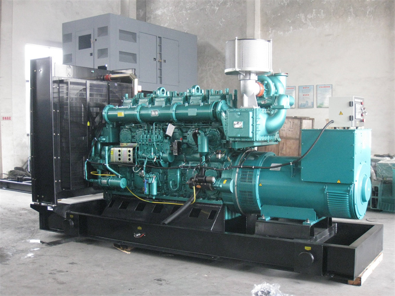 历下200KW 柴油发电机的油耗是多少？