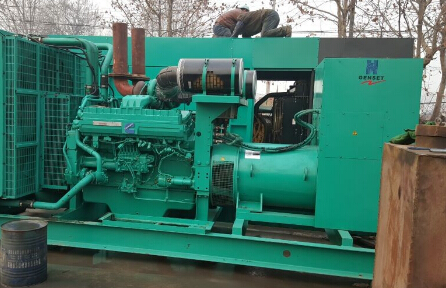 历下发电机组如何判断水冷式机油散热器内部是否需要清洗？