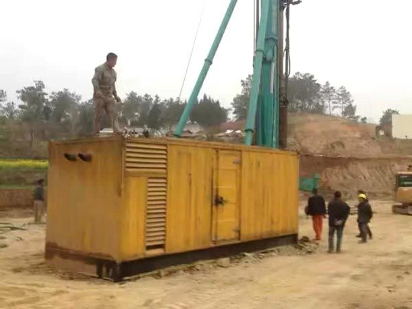 历下如何判断水冷式机油散热器密封件是否需要更换？